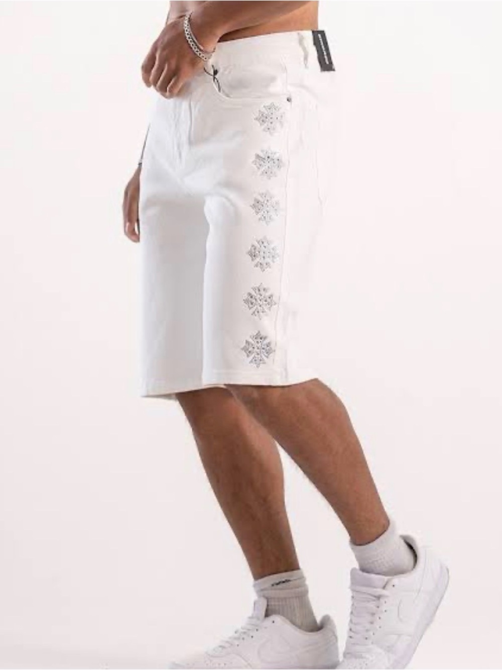 NWT Kindred Brand Men’s White Rhinestone Cross Denim Shorts Size 34